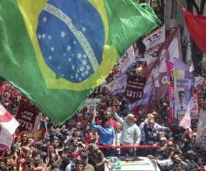 «El último baile»: Lula cierra su campaña en São Paulo ante una multitud vestida de rojo