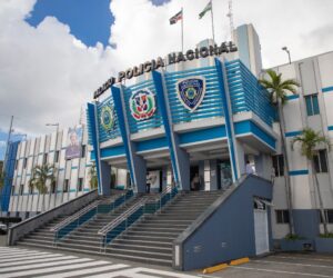El festín de los sueldos múltiples que una auditoría detectó en la Policía Nacional y aún continúa