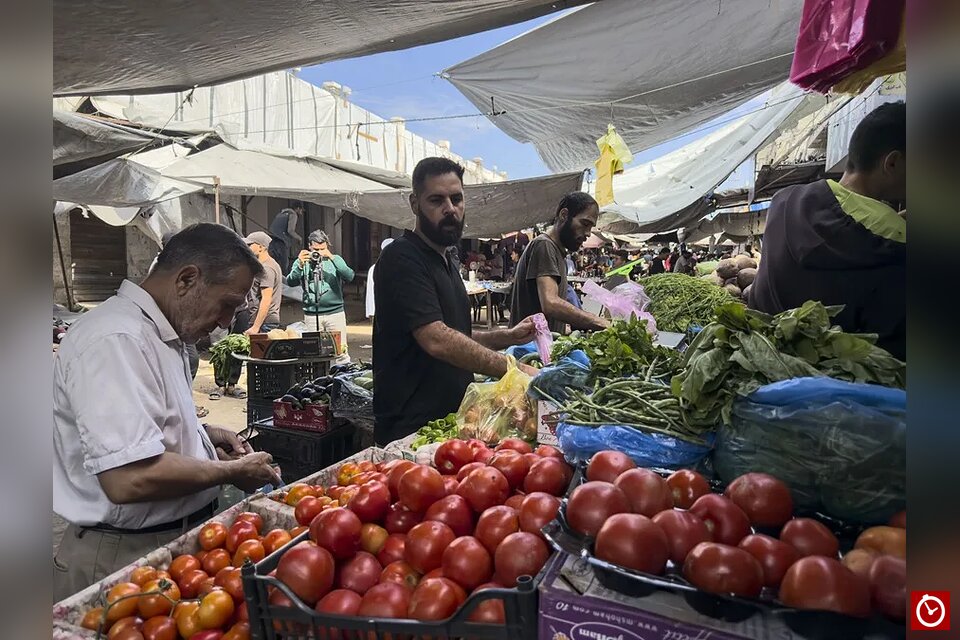 Precios disparados y bolsillos vacíos en los mercados de Gaza tras el corte de mercancías