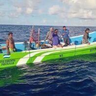 Cinco pescadores sobreviven 22 días a la deriva en el océano Pacífico