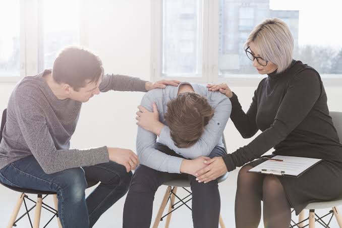 Psicólogos piden mayor inversión en salud mental y prevención del suicidio