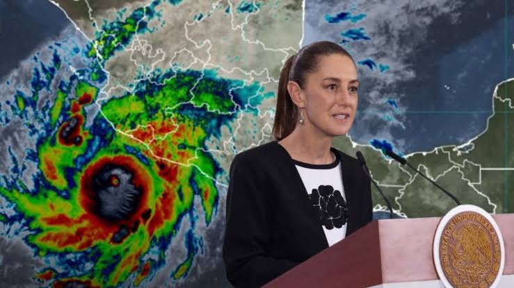 Sheinbaum urge al resguardo ante el próximo impacto del huracán Simón en costas mexicanas
