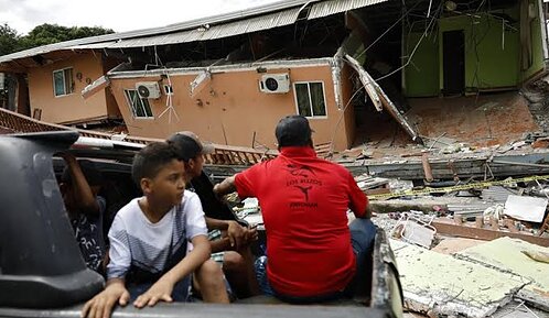 Pueblo cercano al epicentro del terremoto en Panamá amanece orando y a la espera de ayuda