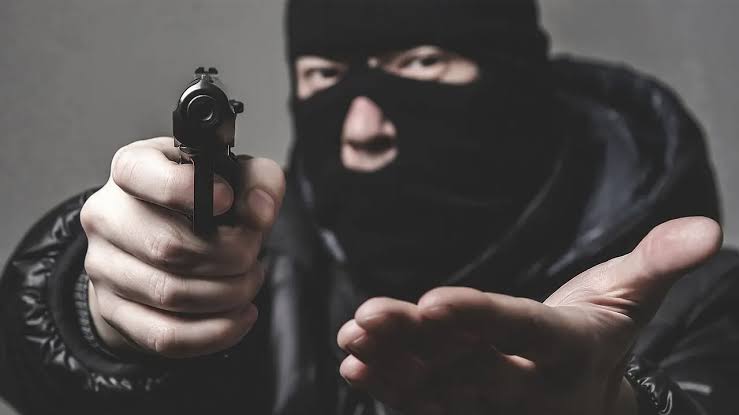 Asaltan a enfermera en Santiago; Policía identifica a dos presuntos implicados 2 | Noticias de hoy en República Dominicana Asaltan a enfermera en Santiago; Policía identifica a dos presuntos implicados