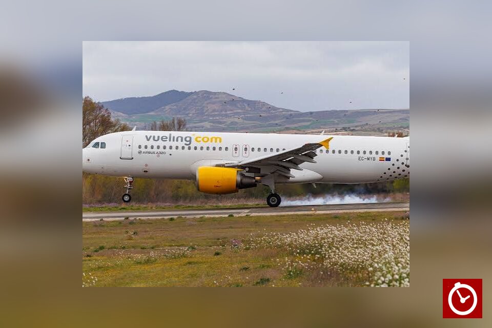 Avión aterriza de emergencia en Barcelona tras incendiarse un motor por impacto de aves