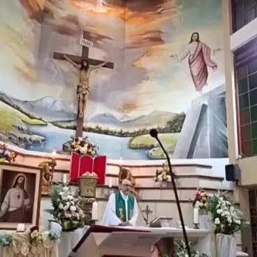 Sacerdote muere en Ecuador luego de que una cruz se desplomara sobre él durante una misa