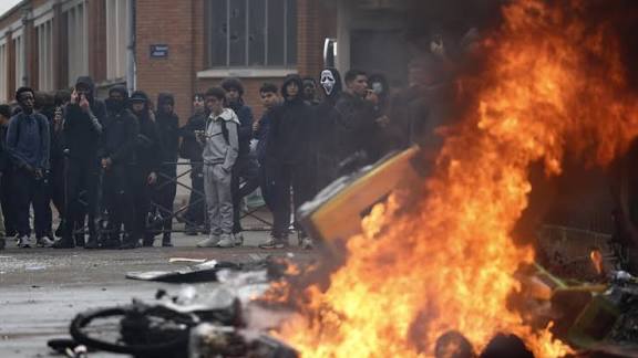 Donald Trump afirma que Francia está “en llamas” y “destrozada” por la inmigración y pide cerrar las fronteras 3 | Noticias de hoy en República Dominicana images 2026 10 18T110118.740 | Noticias de hoy en De Último Minuto