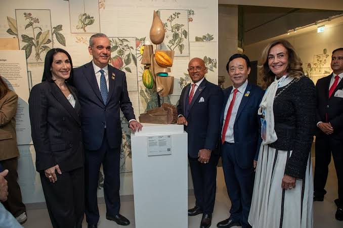 Abinader lleva el arte dominicano a Roma con una obra de Juan Trinidad para el Museo de la FAO