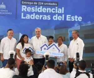Abinader entrega 224 apartamentos de Laderas del Este en Guerra