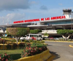 Dictan prisión preventiva contra inspector de Migración acusado de facilitar salida irregular en el AILA
