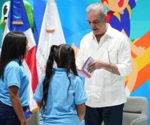 Abinader resalta asistencia a la Feria del Libro y promueve la lectura entre jóvenes
