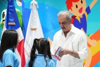 Abinader resalta asistencia a la Feria del Libro y promueve la lectura entre jóvenes