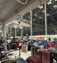 Inundaciones en Bangkok afectan aeropuerto y dejan miles de maletas varadas