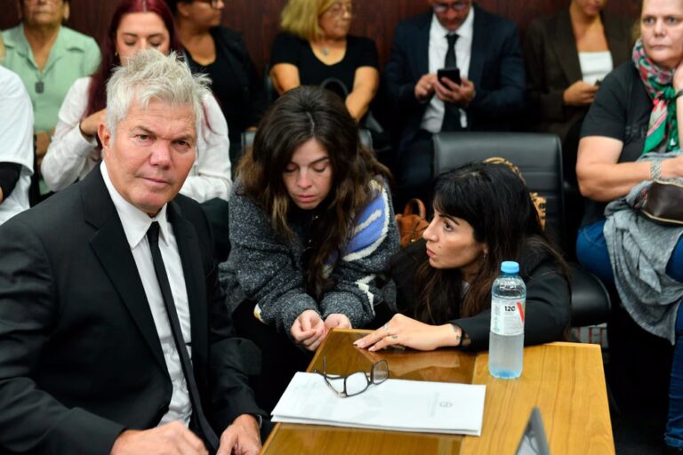 Dos hijas de Maradona piden penas de entre 10 y 15 años de prisión para médicos acusados
