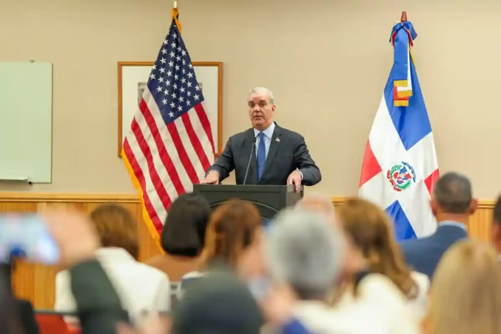 Abinader informa que MIREX da seguimiento a denuncias sobre dominicanos en Rusia