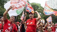 La izquierda brasileña sale a las calles para impulsar la remontada de Lula