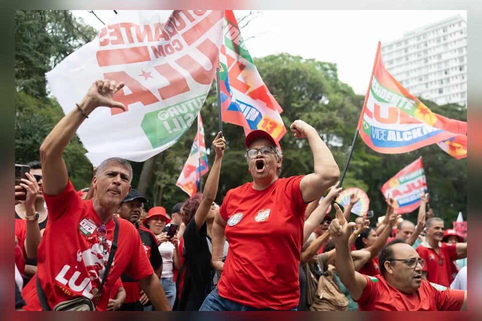 La izquierda brasileña sale a las calles para impulsar la remontada de Lula