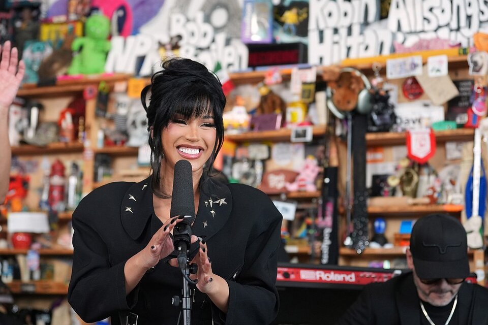 Cardi B conquista el Tiny Desk de NPR y hace un recorrido por sus mas grandes éxitos de su carrera