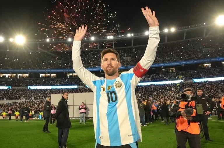 Milei saluda a Messi por su despedida de la selección: "Gracias por toda la magia"