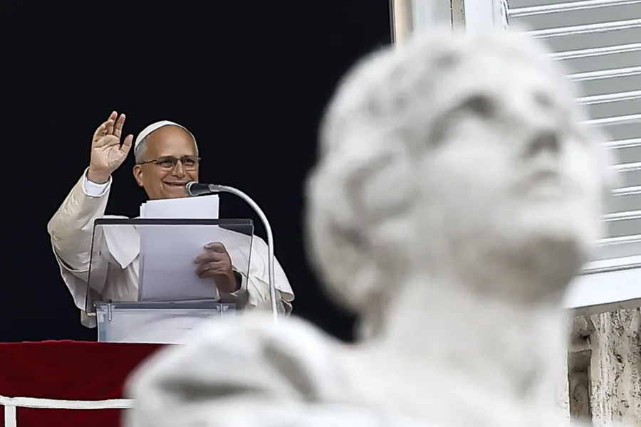 León XIV reaparece en el Vaticano tras ser operado de un tumor canceroso en el pulmón 1 | Noticias de hoy en República Dominicana neon 1 | Noticias de hoy en De Último Minuto