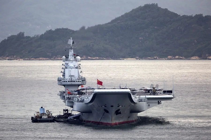 China despliega el portaaviones Liaoning para nuevas maniobras militares en el Pacífico occidental