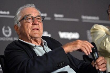 De Niro arremete contra Trump y le llama "cobarde"