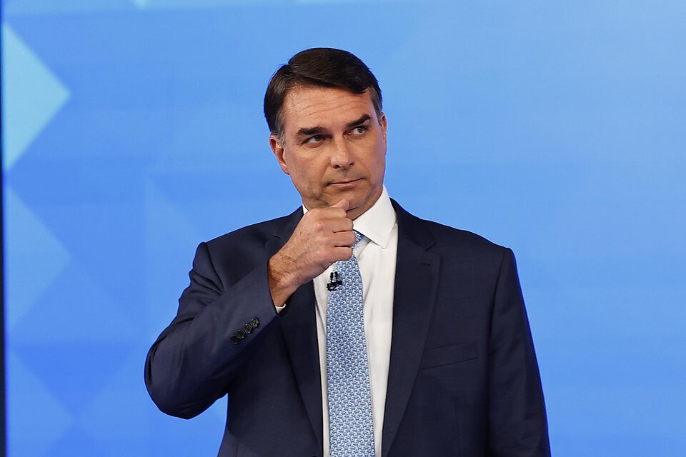Argentina confirma de que Flavio Bolsonaro hizo escala en el país rumbo a Ecuador
