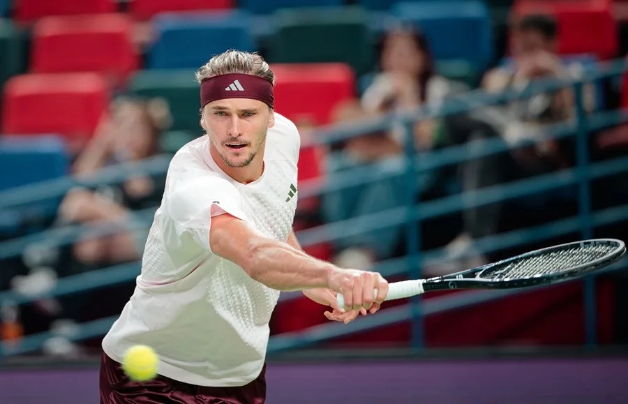 Zverev avanza a cuartos en Shanghái tras confirmar su llegada al número uno mundial